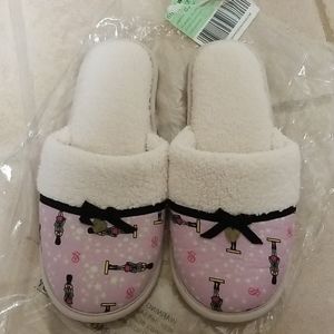 VICTORIA'S SECRET VS FLANNEL SLIPPERS  MEDIUM NWT